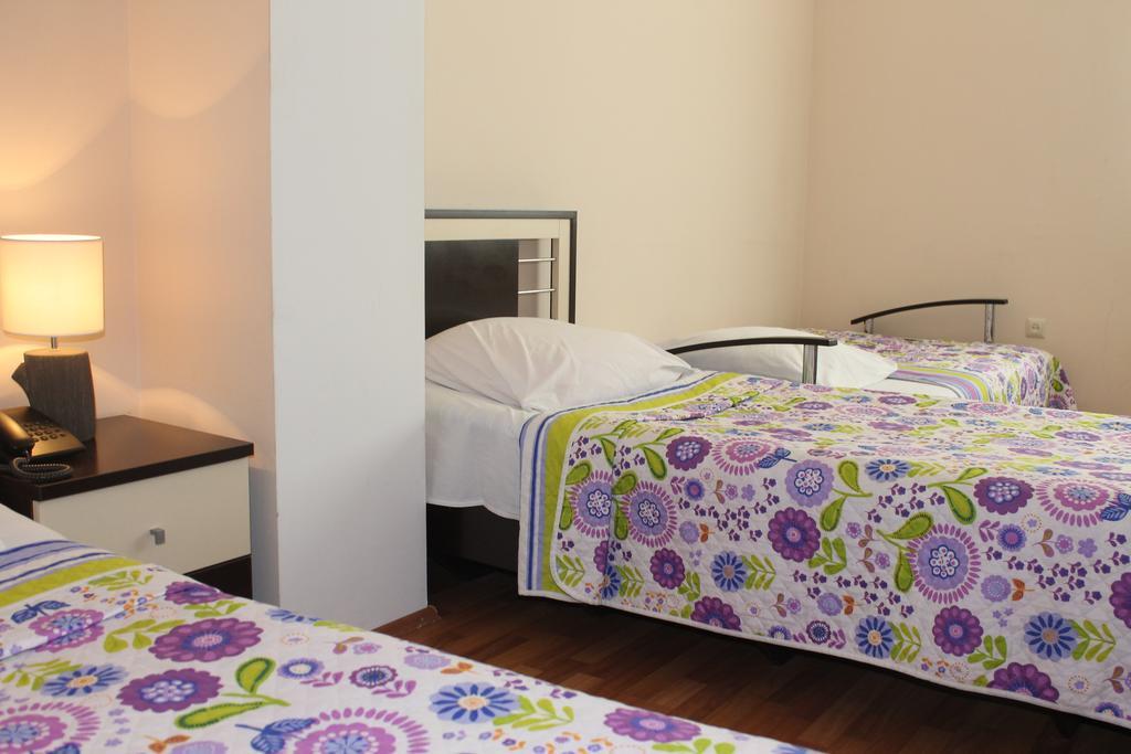 Max Comfort Hotel Kutaisi Phòng bức ảnh