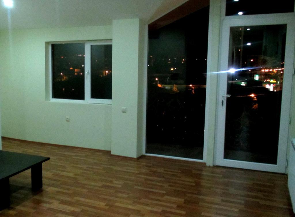 Max Comfort Hotel Kutaisi Ngoại thất bức ảnh
