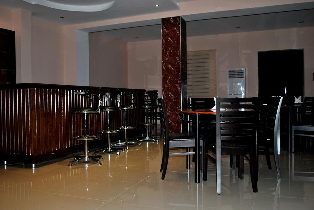 Max Comfort Hotel Kutaisi Ngoại thất bức ảnh