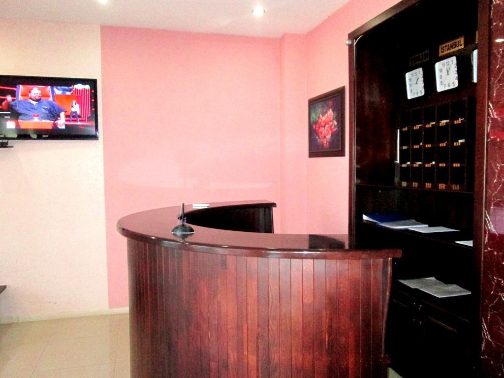 Max Comfort Hotel Kutaisi Ngoại thất bức ảnh