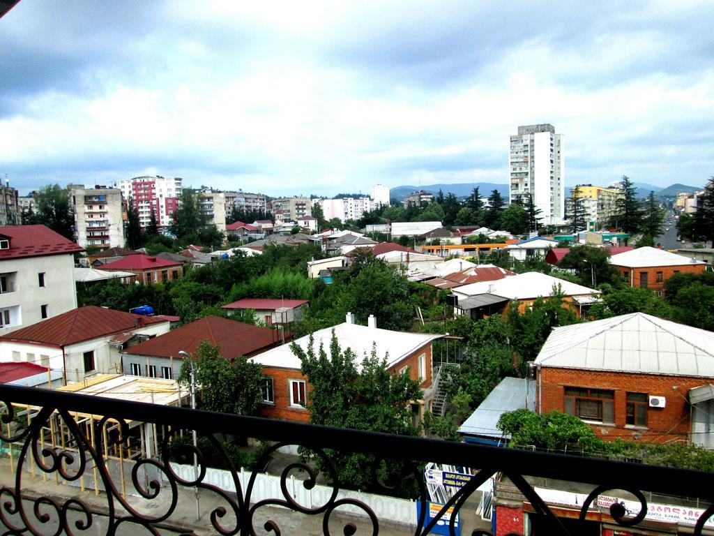 Max Comfort Hotel Kutaisi Ngoại thất bức ảnh