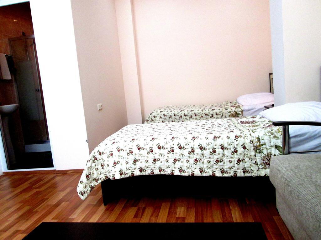 Max Comfort Hotel Kutaisi Ngoại thất bức ảnh