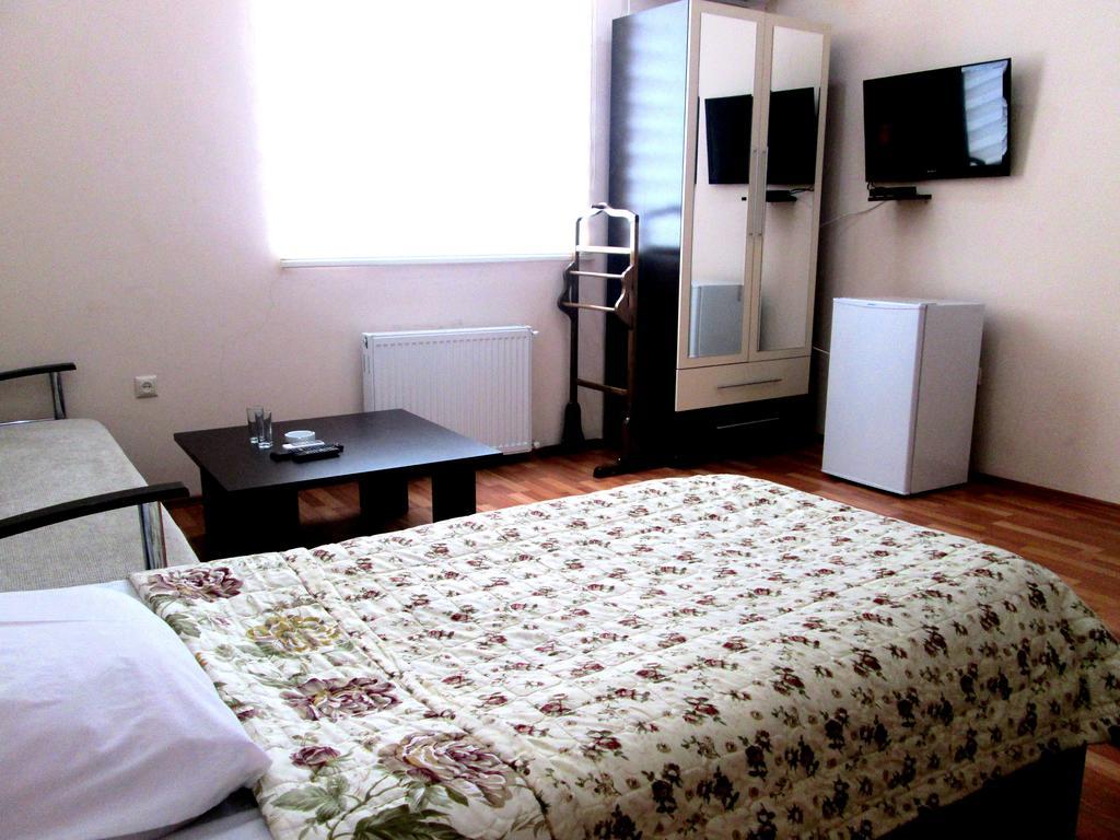 Max Comfort Hotel Kutaisi Ngoại thất bức ảnh