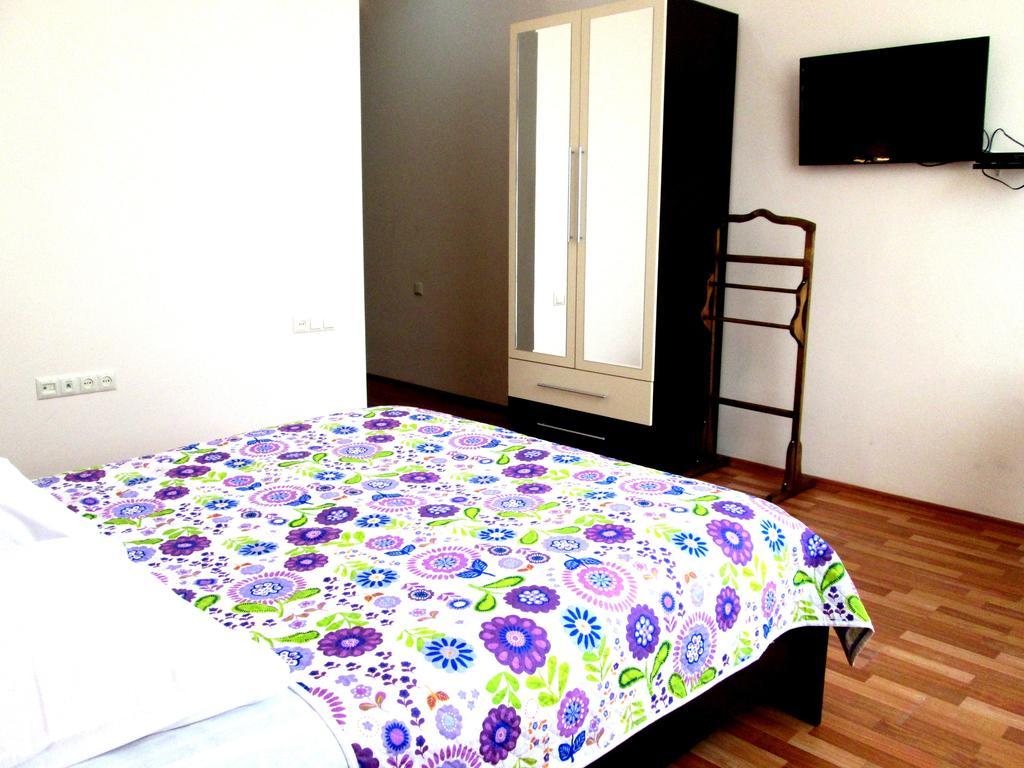 Max Comfort Hotel Kutaisi Phòng bức ảnh