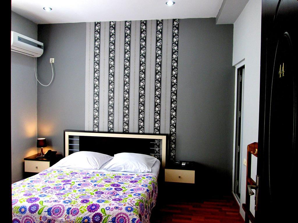 Max Comfort Hotel Kutaisi Phòng bức ảnh
