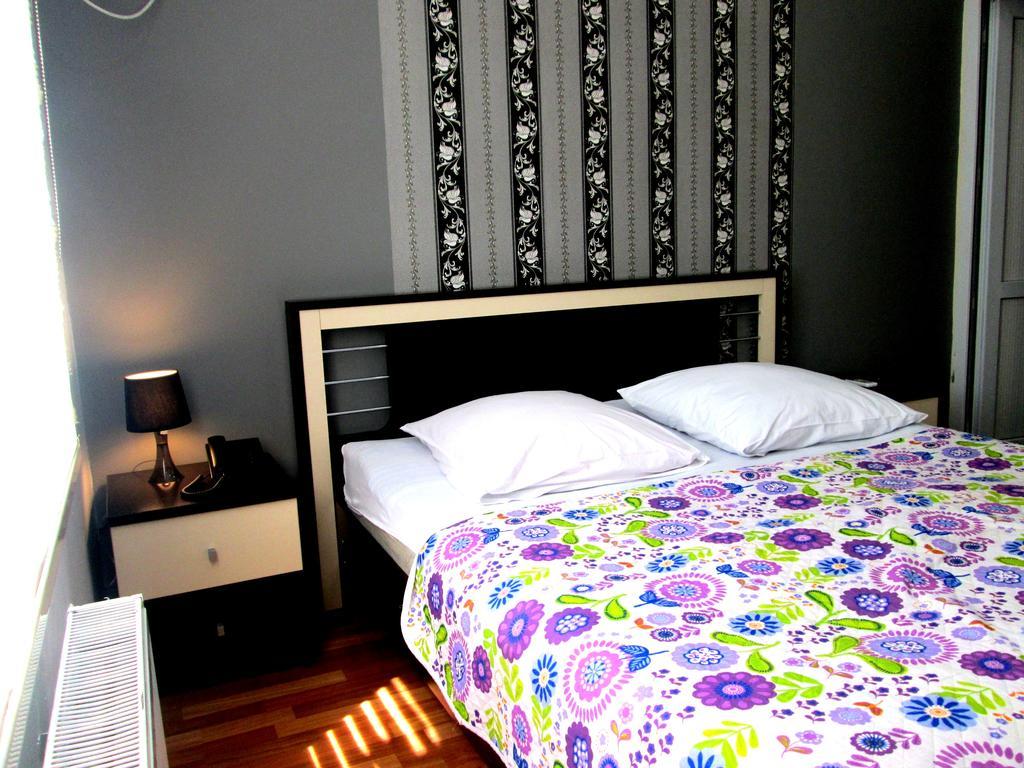 Max Comfort Hotel Kutaisi Phòng bức ảnh