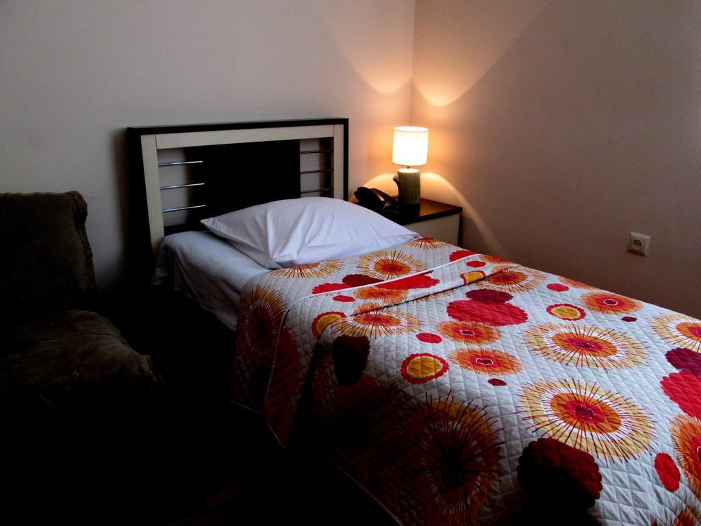 Max Comfort Hotel Kutaisi Phòng bức ảnh